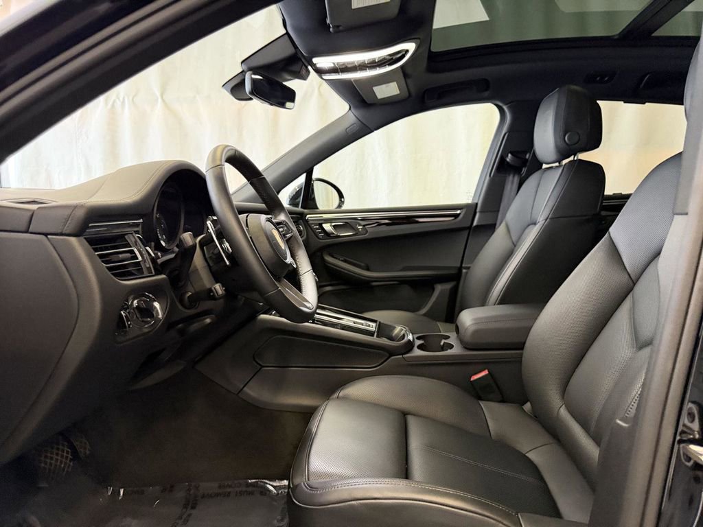 Used 2026 Porsche Macan AWD/4WD image 5