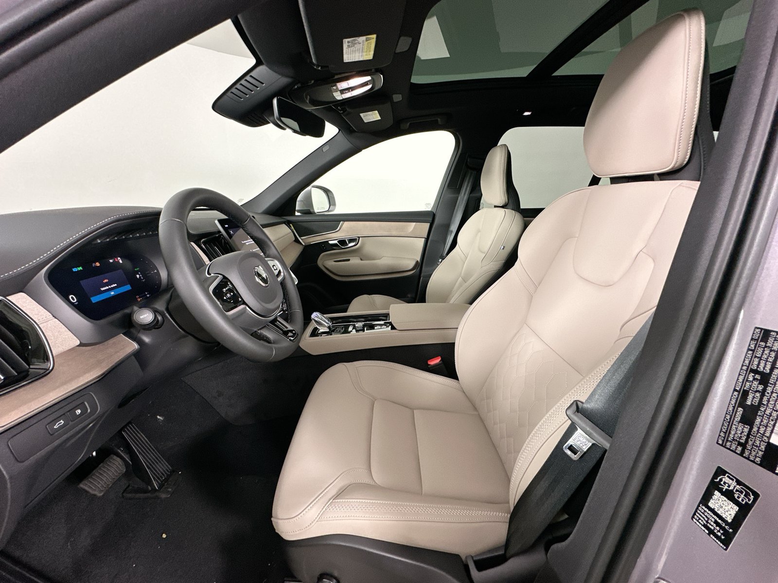 New 2026 Volvo XC90 T8 Plus w/ Protection Package AWD/4WD image 32