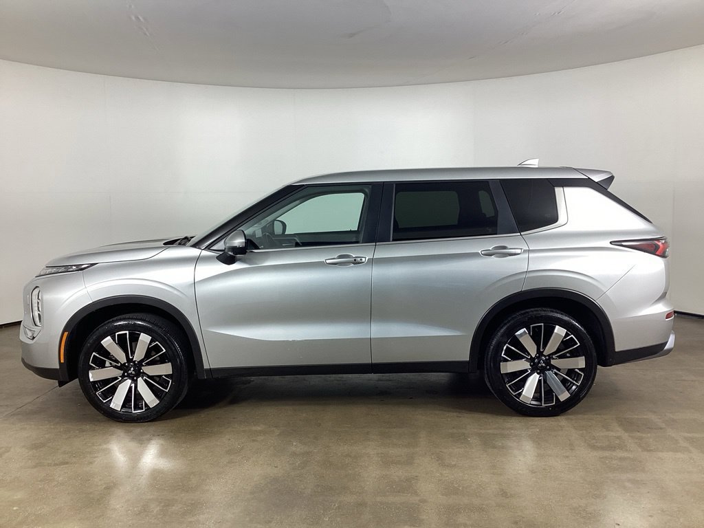 Used 2025 Mitsubishi Outlander SE AWD/4WD image 8