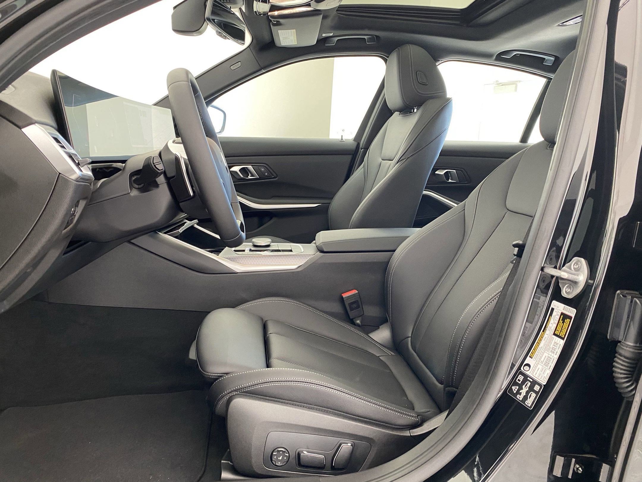 Used 2025 BMW 330i xDrive Sedan w/ Premium Package image 4