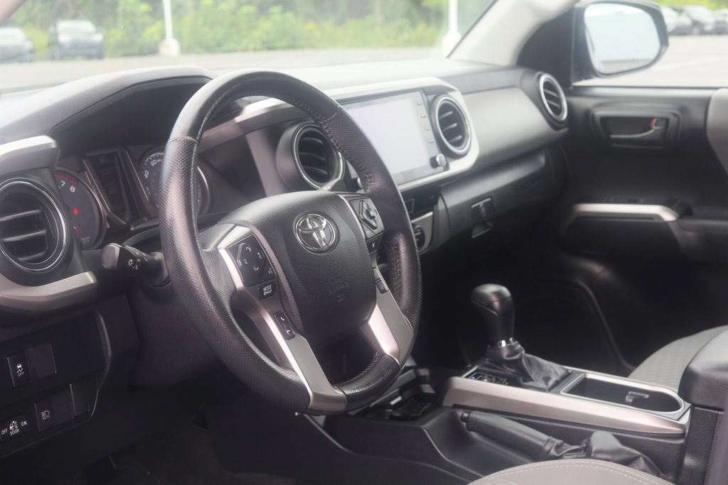 Certified 2021 Toyota Tacoma SR5 AWD/4WD image 10