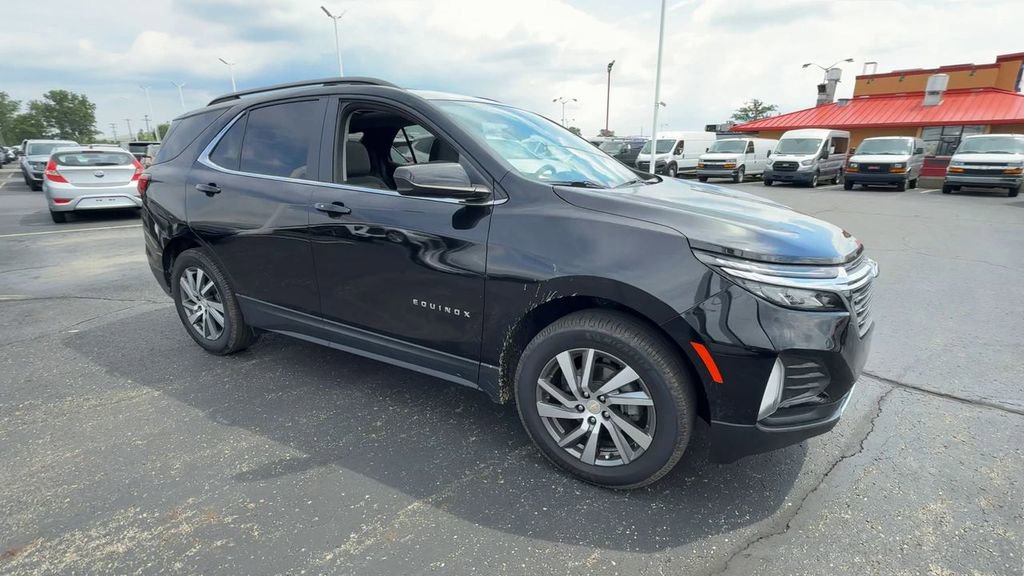 Used 2023 Chevrolet Equinox LT AWD/4WD image 2