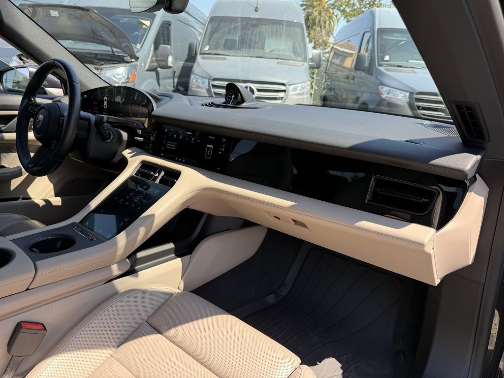 Used 2022 Porsche Taycan 4S image 11