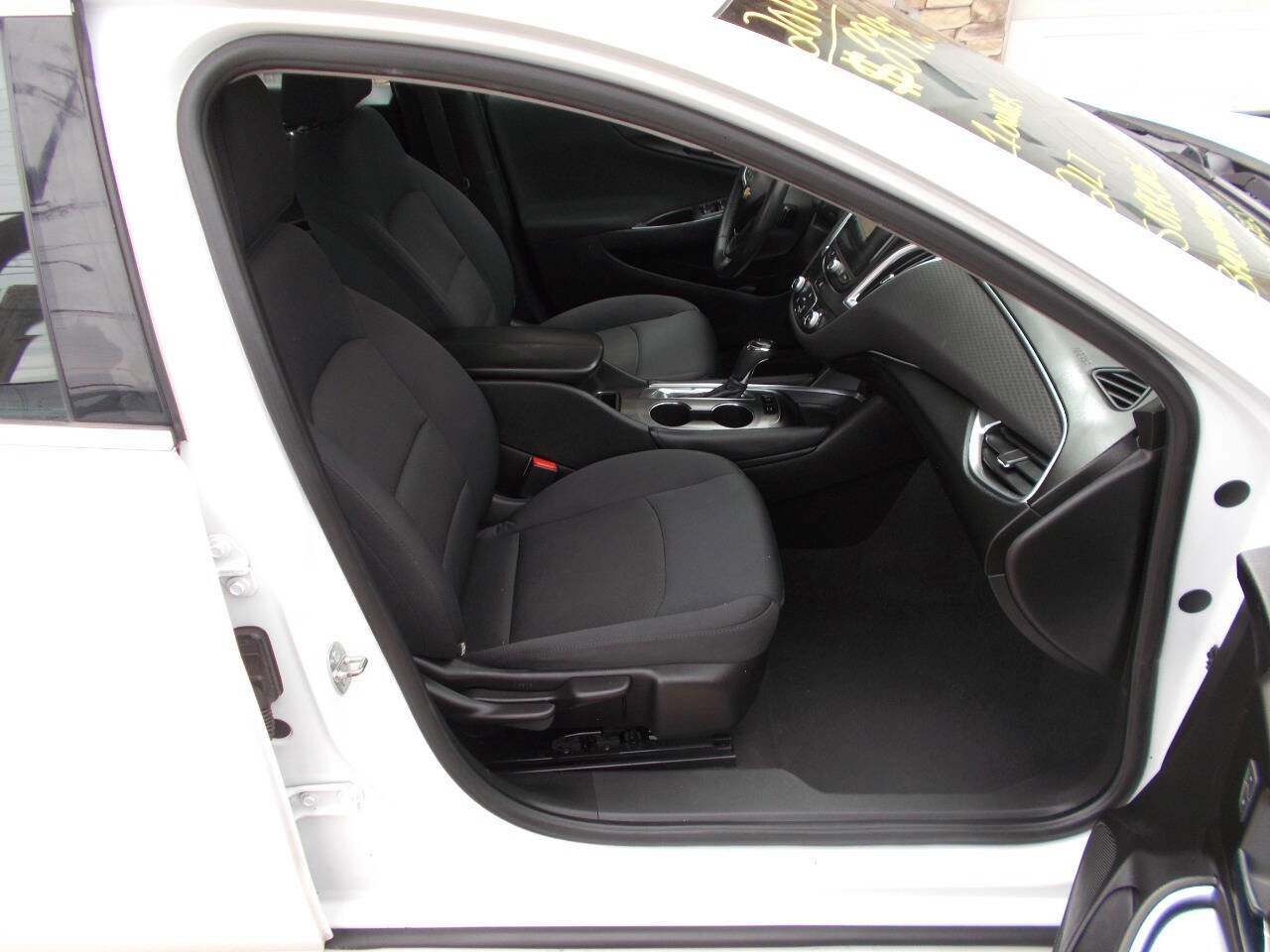 Used 2016 Chevrolet Malibu LT image 17