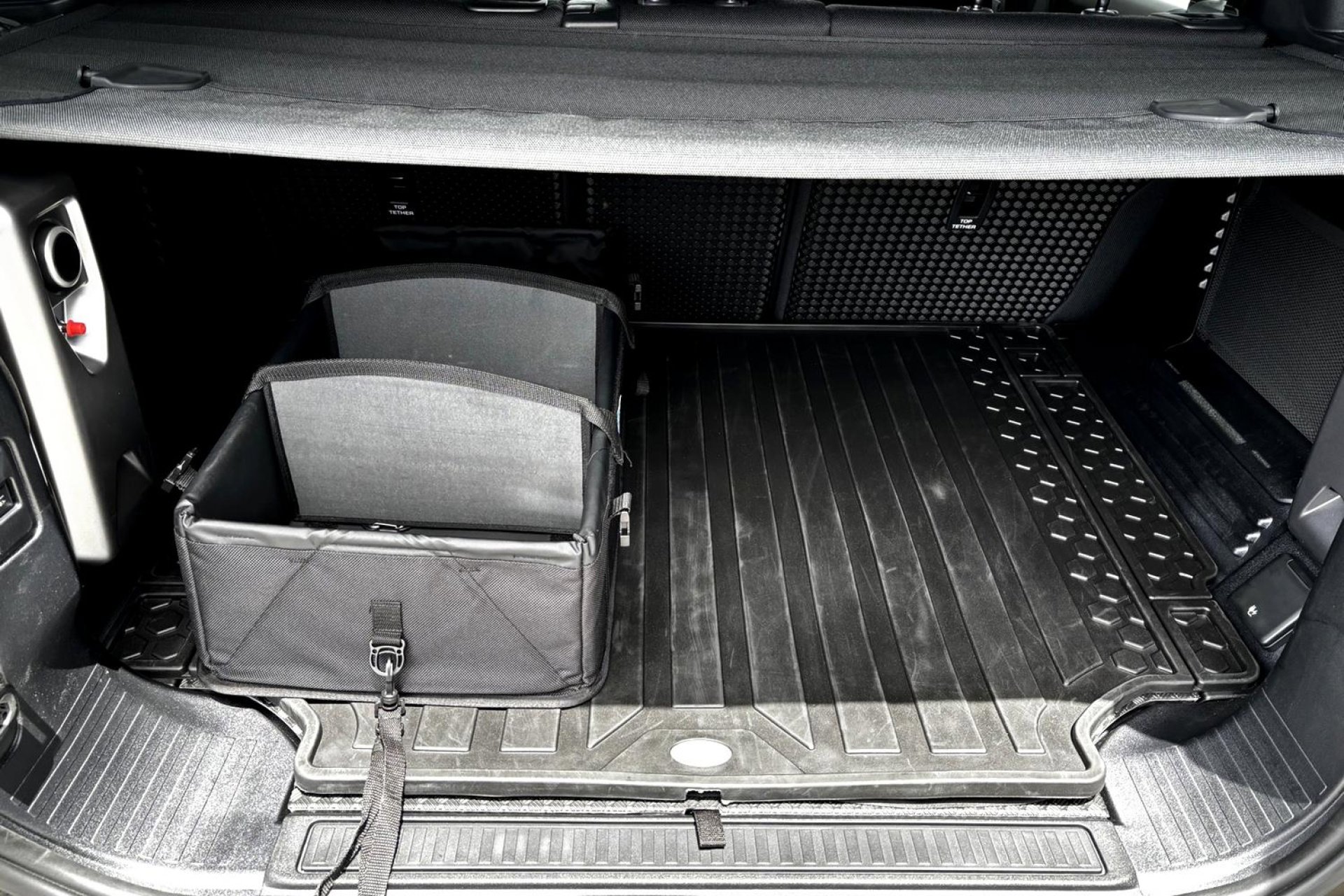 Used 2025 Land Rover Defender 110 X image 28
