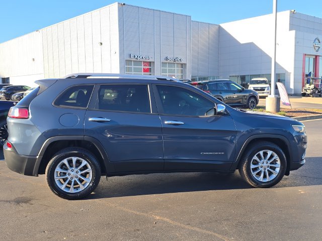 Used 2020 Jeep Cherokee Latitude w/ Cold Weather Group FWD image 2