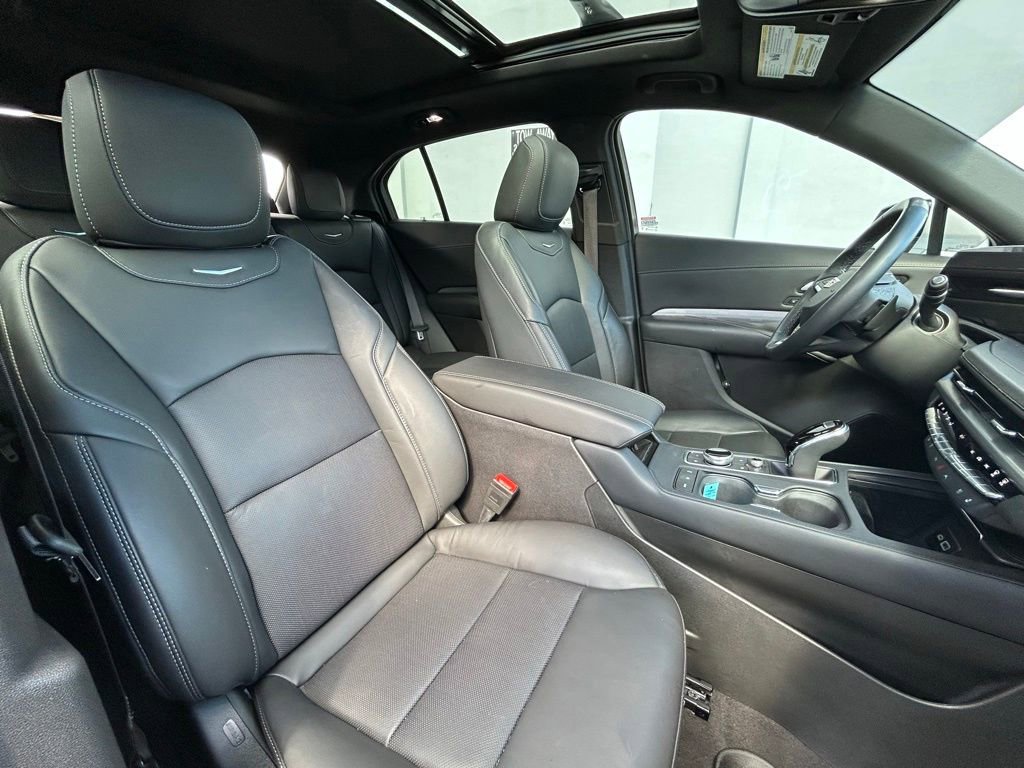 Used 2025 Cadillac XT4 Premium Luxury image 40