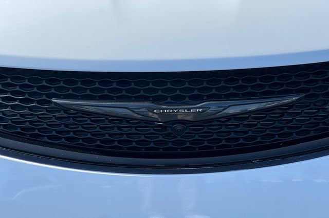 Used 2019 Chrysler Pacifica Touring-L w/ Advanced Safetytec Group image 37