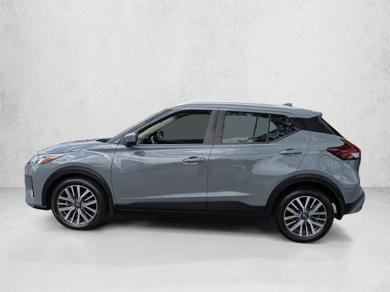 Used 2022 Nissan Kicks SV FWD image 9