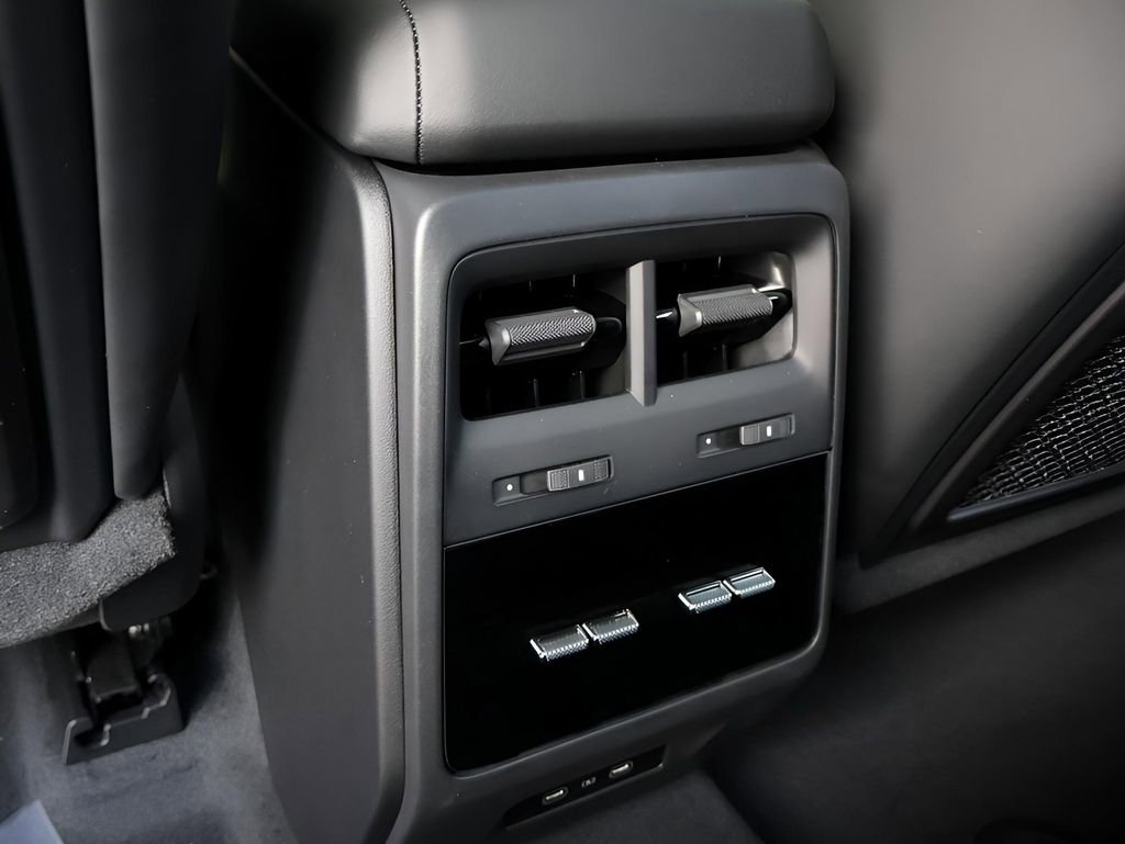 Certified 2025 Porsche Macan 4S Electric image 22