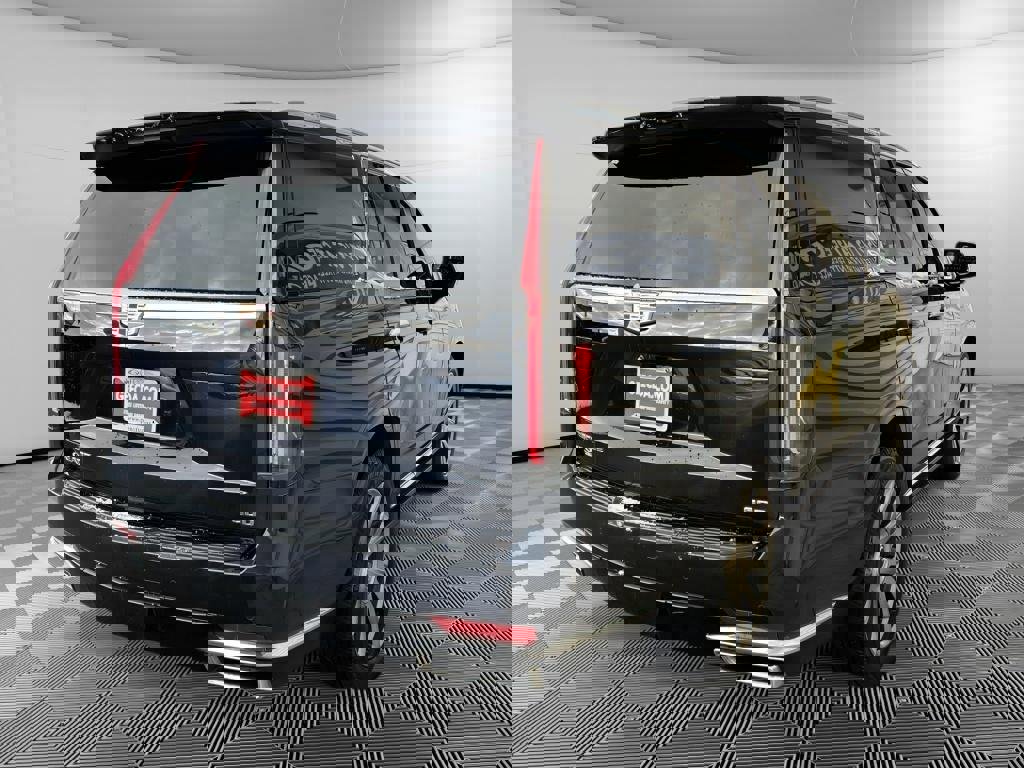 Used 2022 Cadillac Escalade Premium Luxury Platinum w/ Heavy-Duty Trailer Package image 4