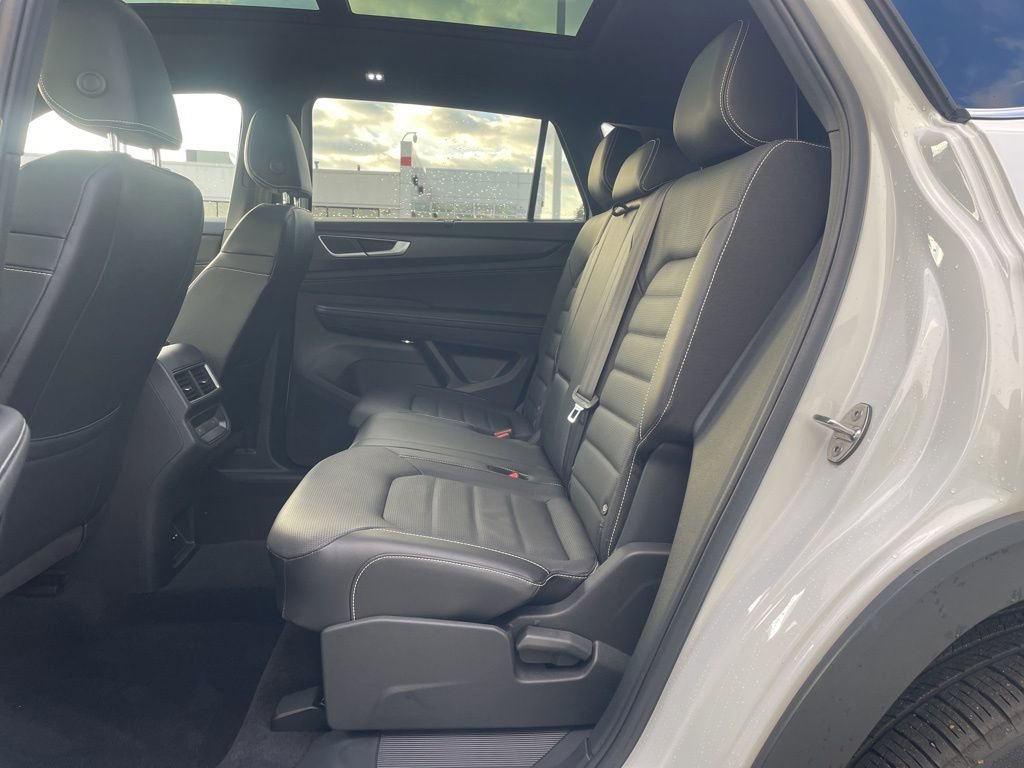 Used 2024 Volkswagen Atlas Cross Sport SEL R-Line image 18