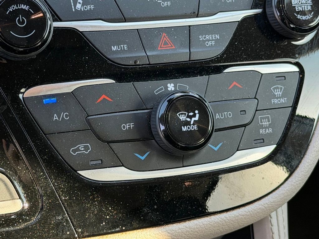 Used 2023 Chrysler Pacifica Limited image 20