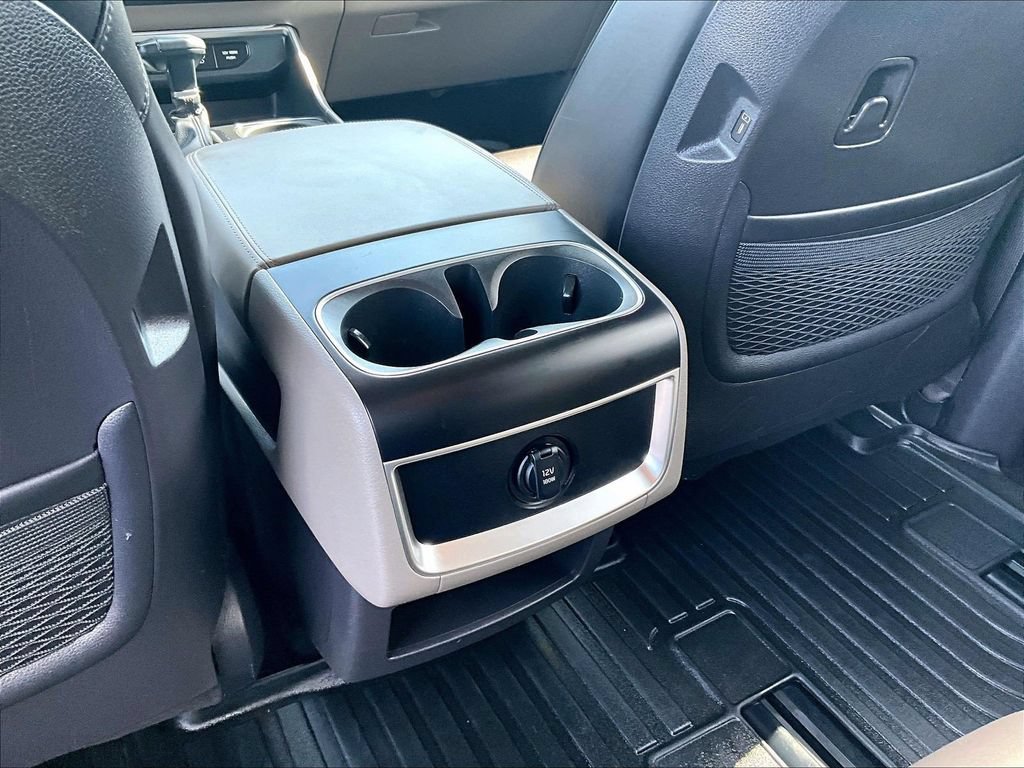 Used 2025 Kia Carnival FWD image 29