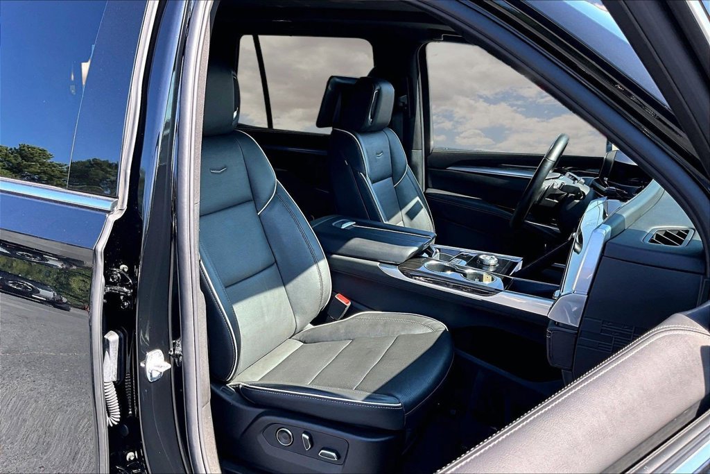 Certified 2026 Cadillac Escalade Luxury AWD/4WD image 30