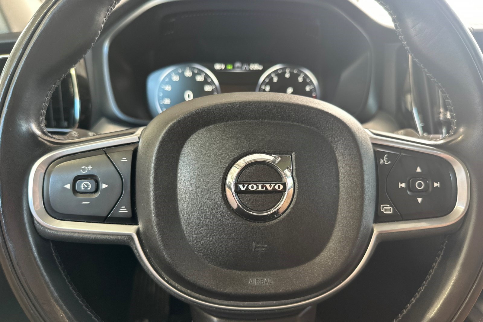 Used 2018 Volvo XC60 T6 Momentum w/ Convenience Package AWD/4WD image 27