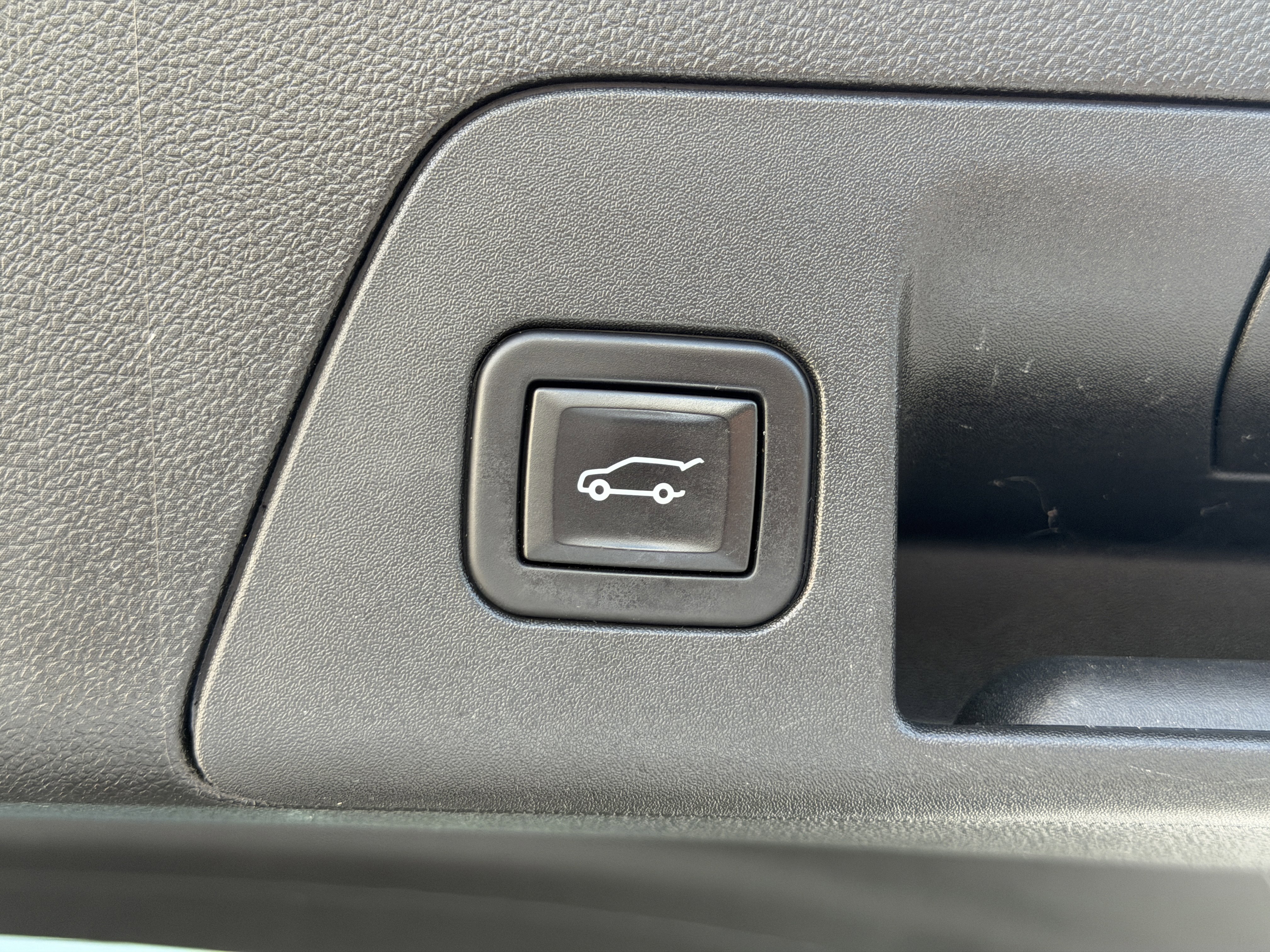 Used 2023 Buick Envision Avenir image 9