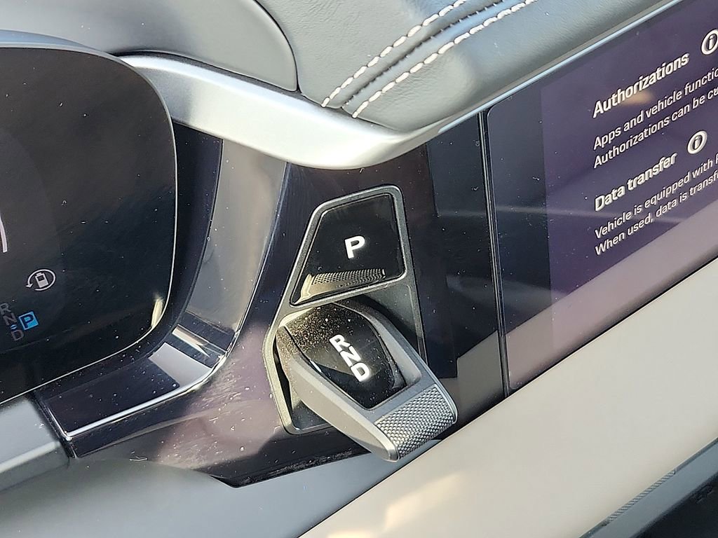 Certified 2025 Porsche Macan 4S Electric image 15