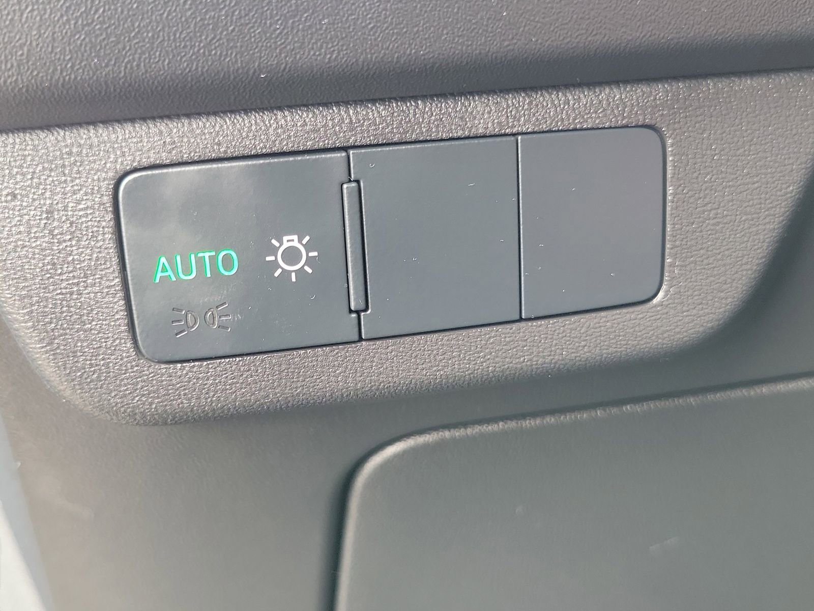 Used 2023 Audi Q4 e-tron Premium Plus w/ Premium Plus image 28