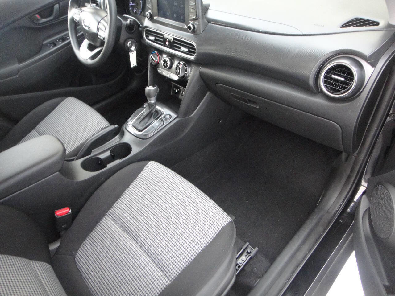 Used 2021 Hyundai Kona SE image 13