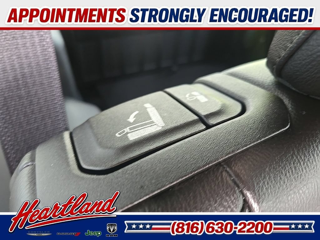 Used 2018 Jeep Wrangler Unlimited Sahara AWD/4WD image 83