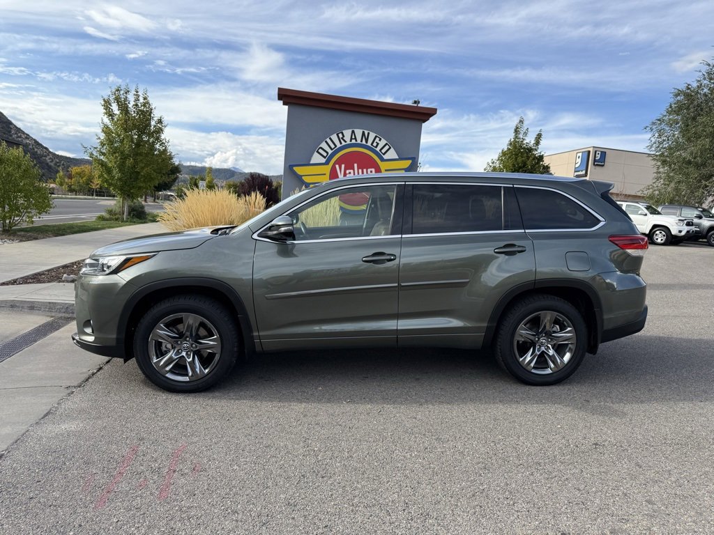 Used 2017 Toyota Highlander Limited Platinum image 3