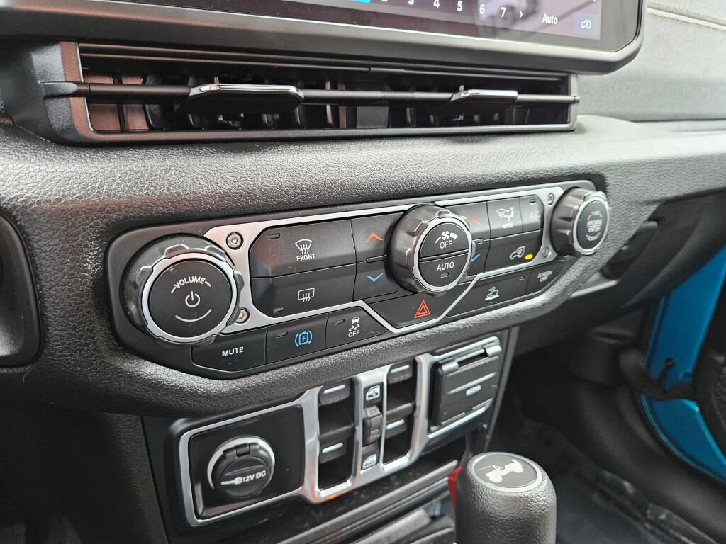 Used 2024 Jeep Wrangler Unlimited AWD/4WD image 24