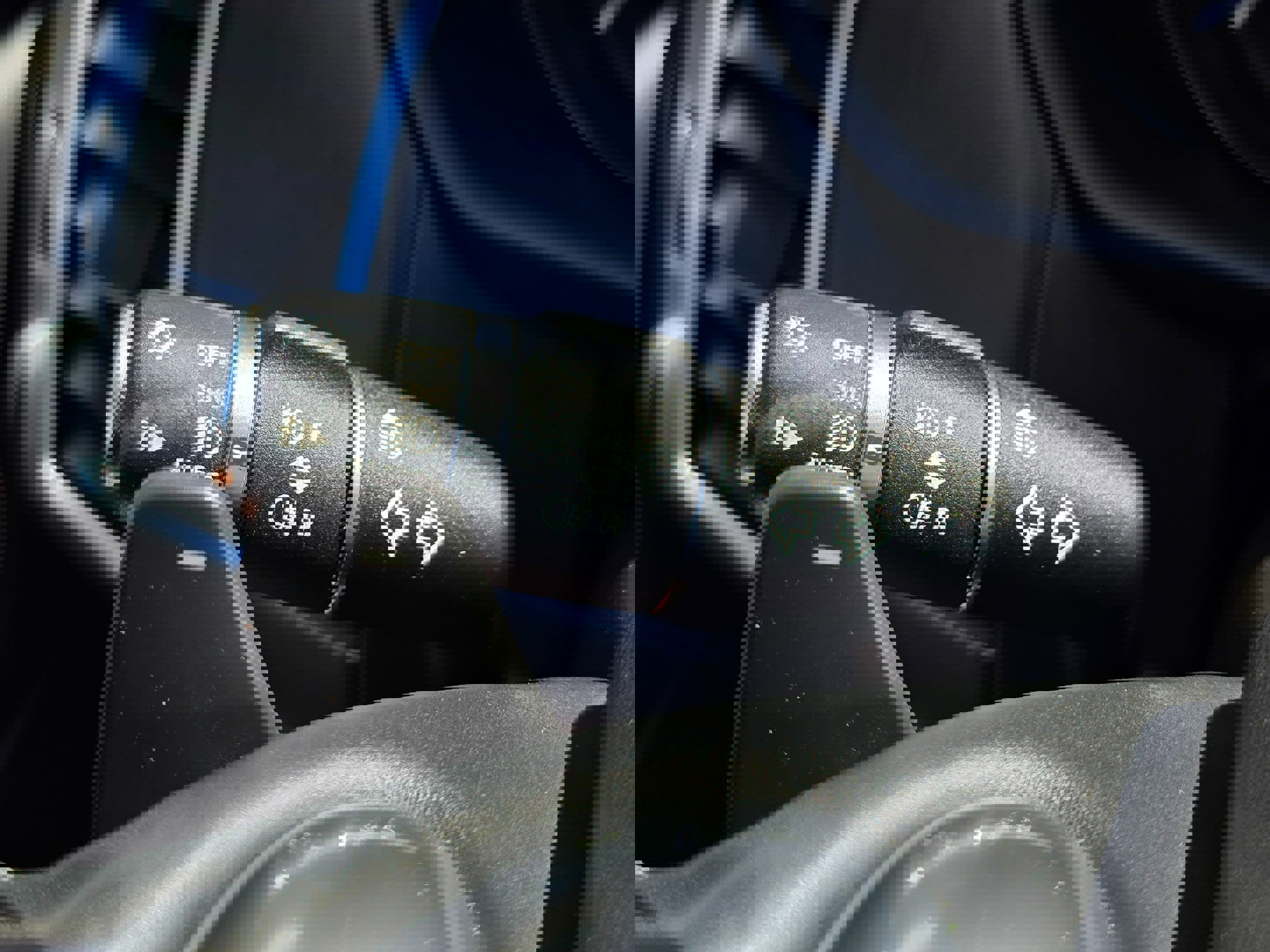 Used 2017 Land Rover Discovery First Edition image 39