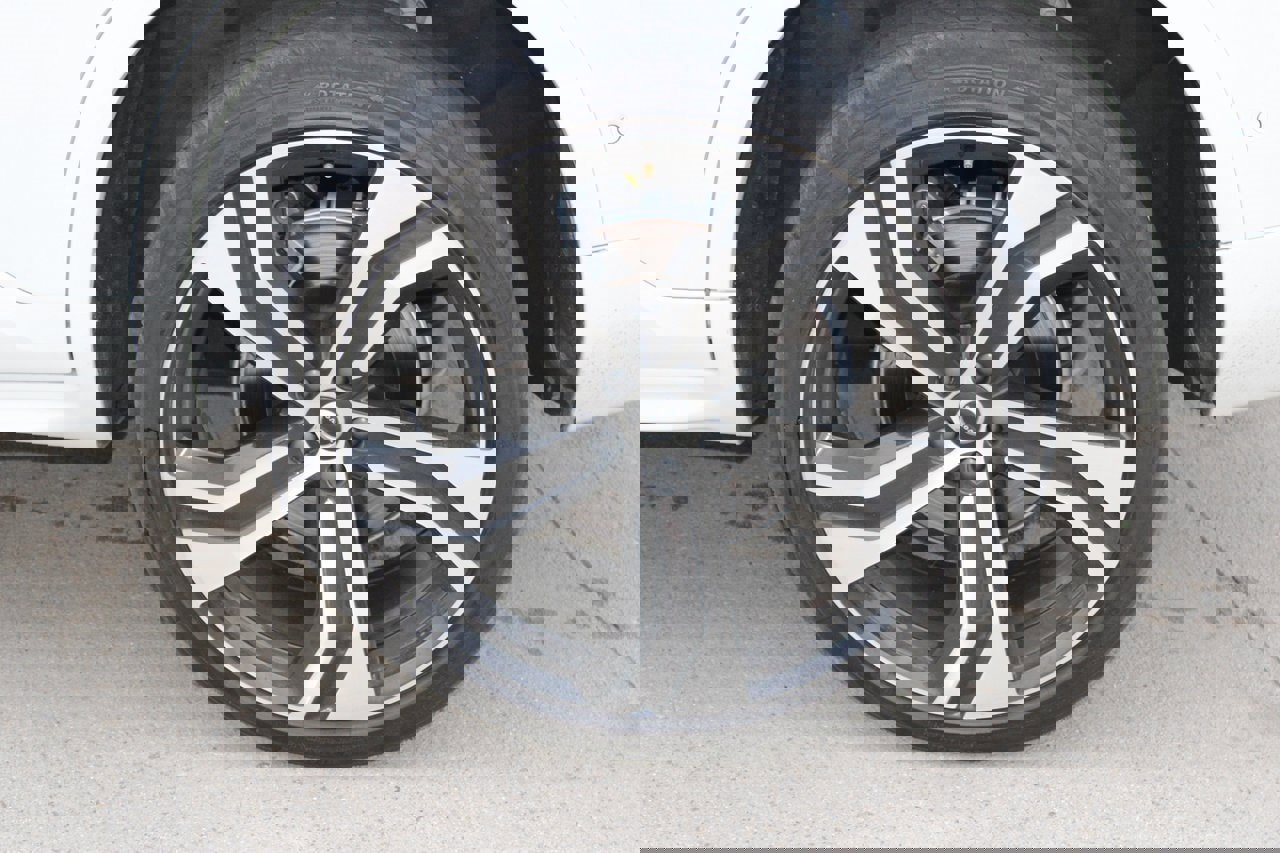 Used 2025 Volvo XC90 B6 Ultra w/ Lounge Package image 31