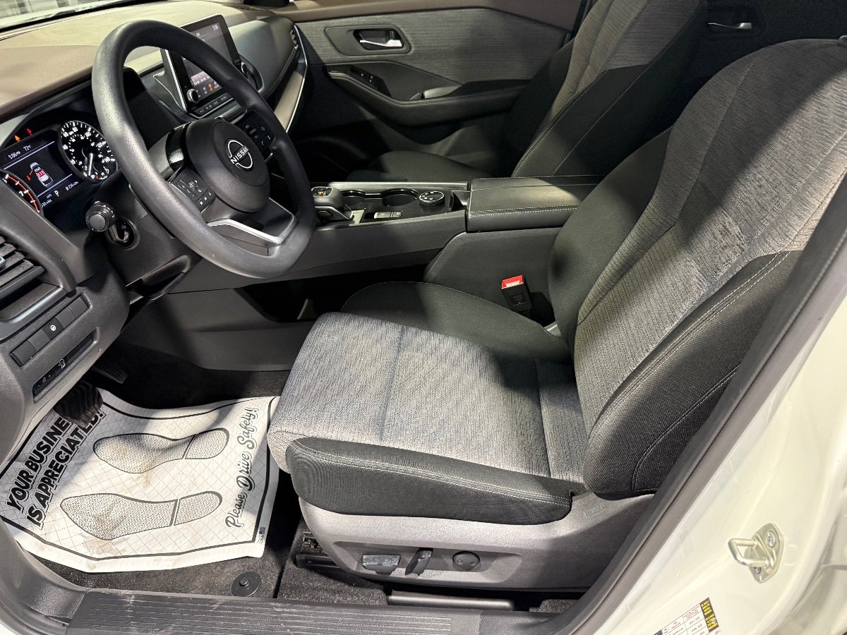 Used 2023 Nissan Rogue SV image 29