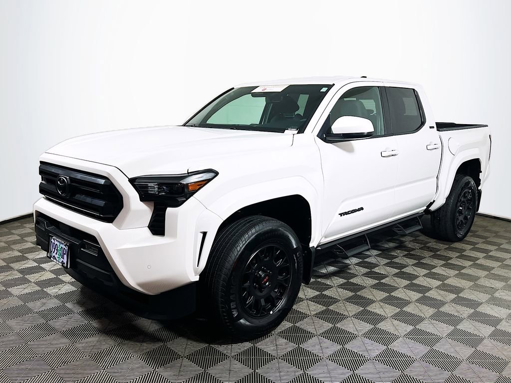 Certified 2025 Toyota Tacoma SR5 AWD/4WD image 4
