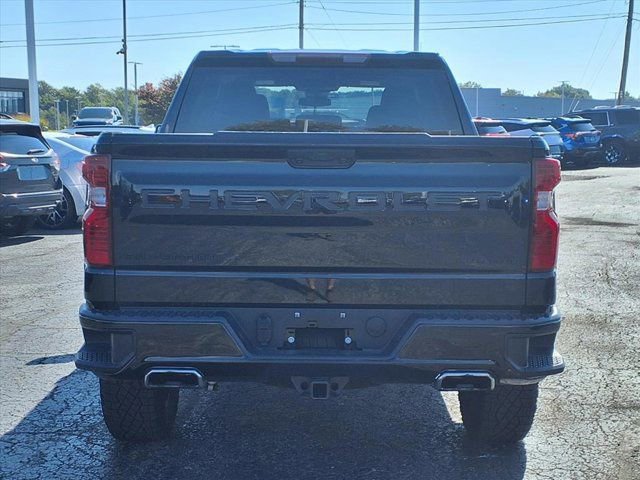 Used 2024 Chevrolet Silverado 1500 Custom Trail Boss w/ LPO, Dark Essentials Package image 5