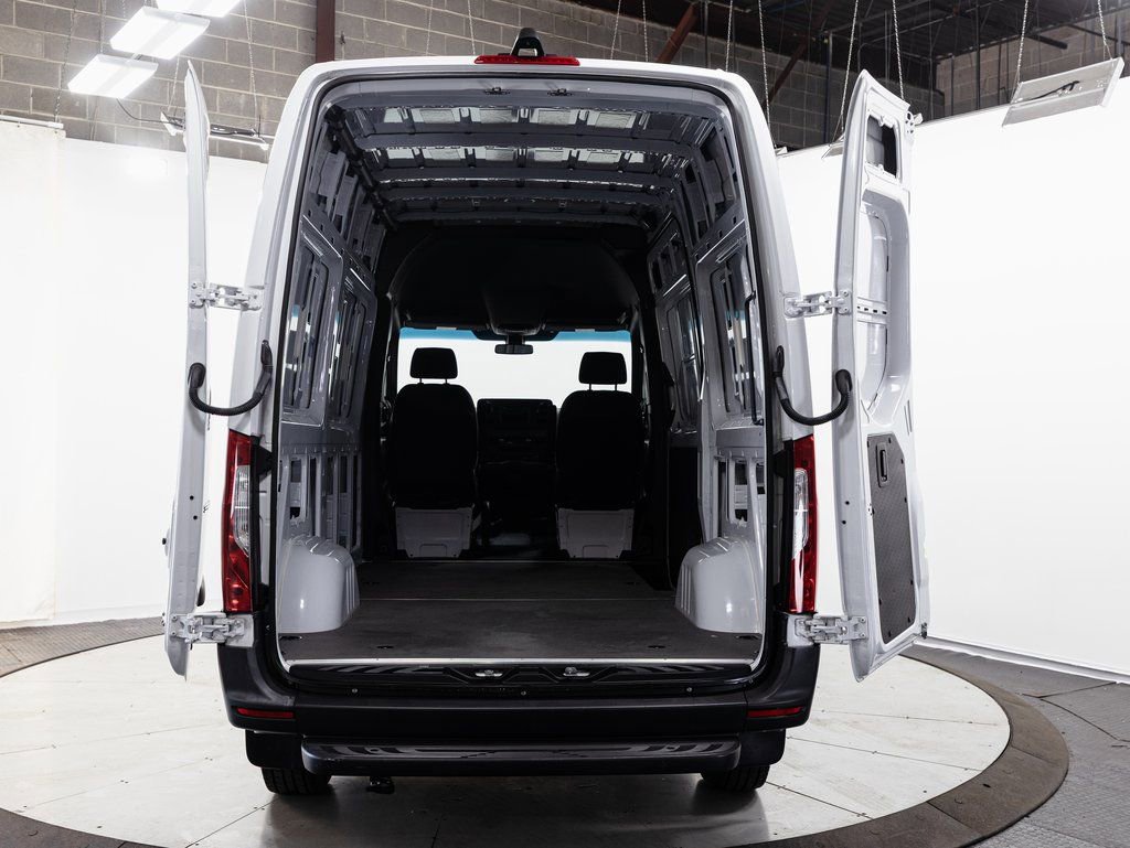 Used 2025 Mercedes-Benz Sprinter 2500 image 21