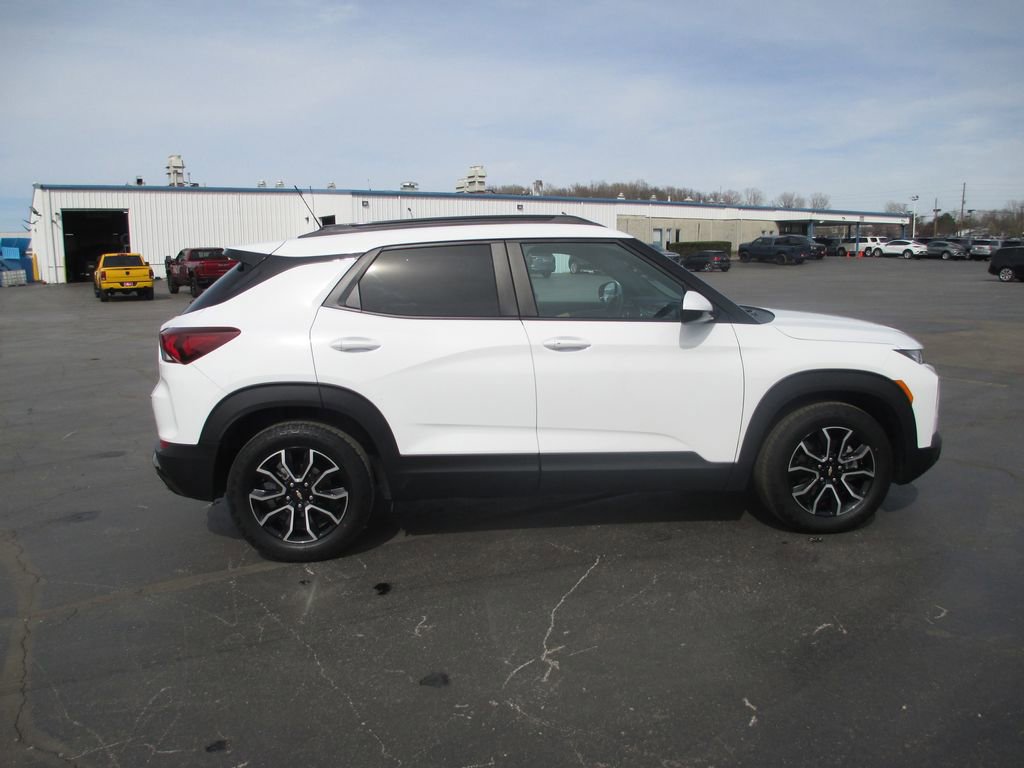 Used 2023 Chevrolet TrailBlazer ACTIV w/ Sun and Liftgate Package image 4