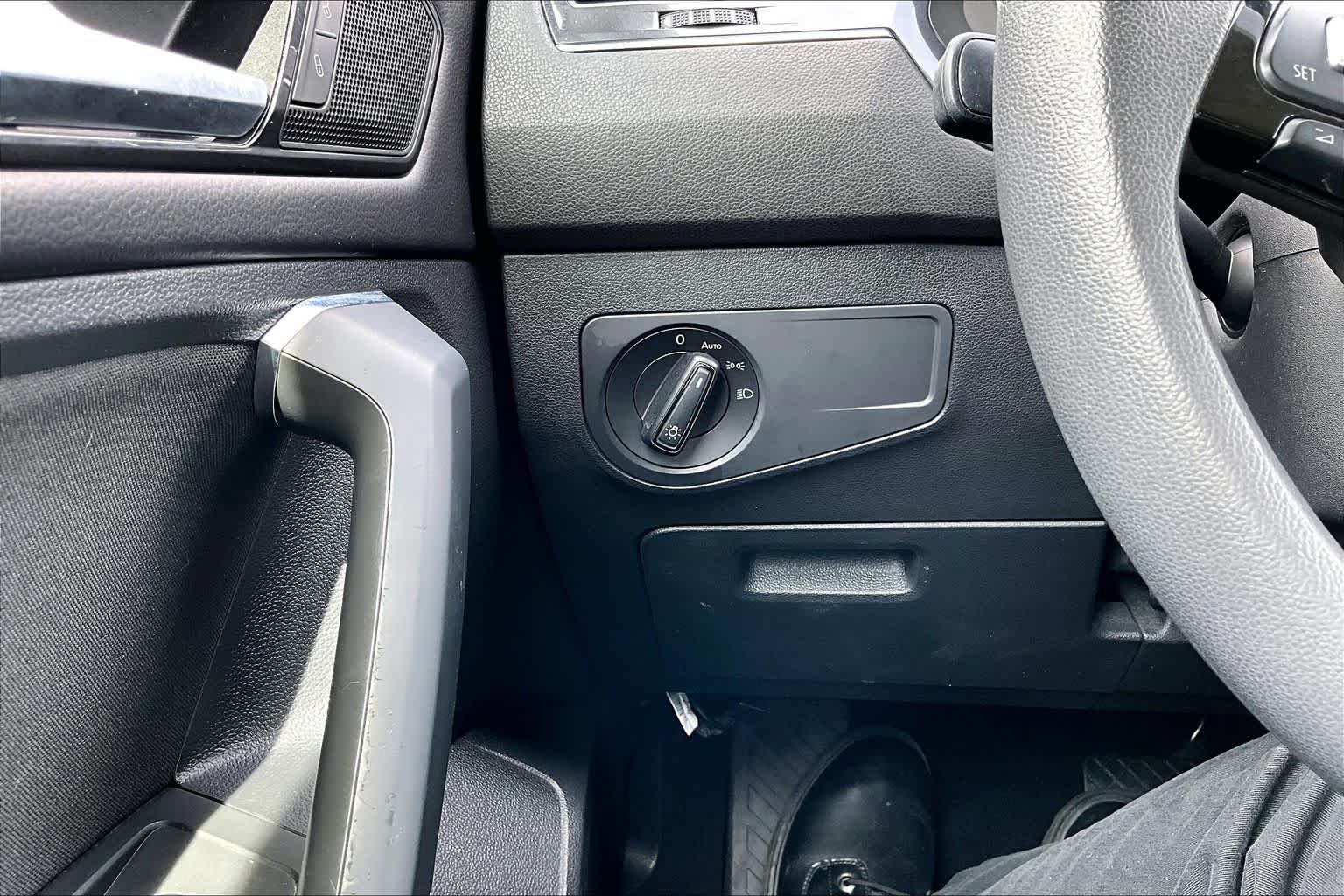 Used 2018 Volkswagen Tiguan S FWD image 33