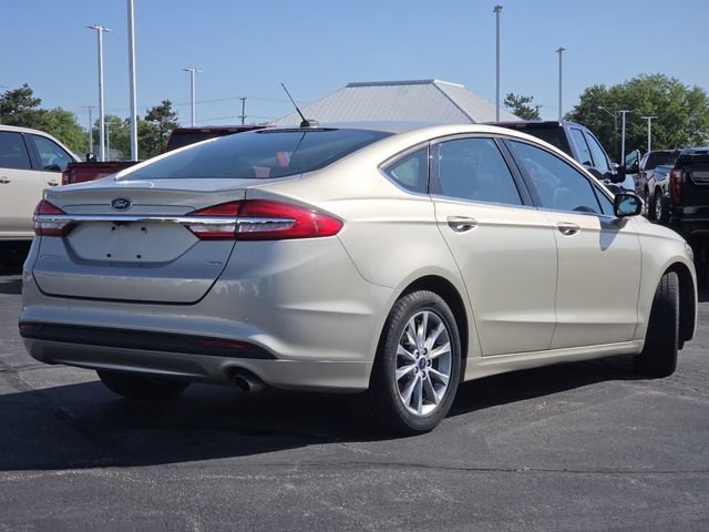 Used 2017 Ford Fusion SE w/ Fusion SE Technology Package FWD image 19