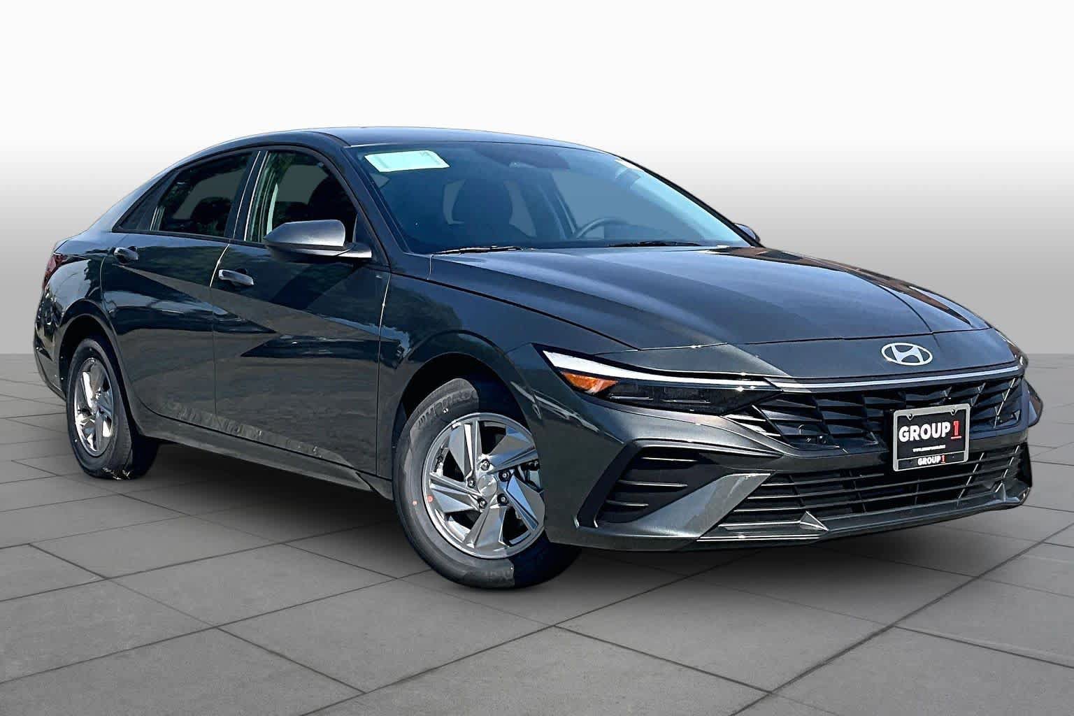 New 2026 Hyundai Elantra SE FWD image 2