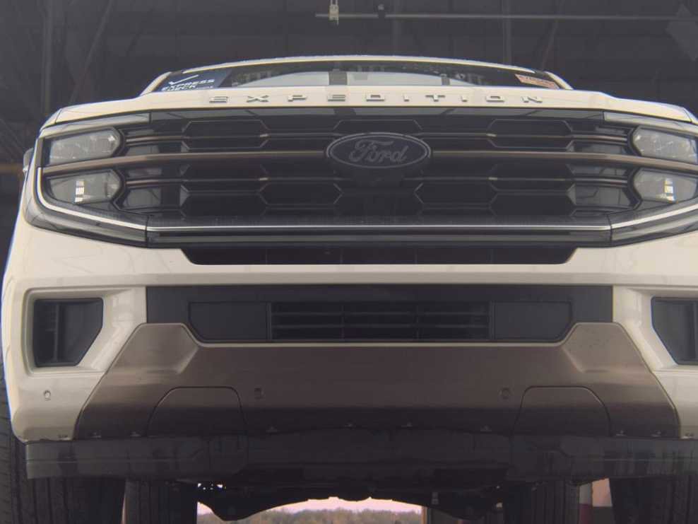 Used 2025 Ford Expedition King Ranch AWD/4WD image 3