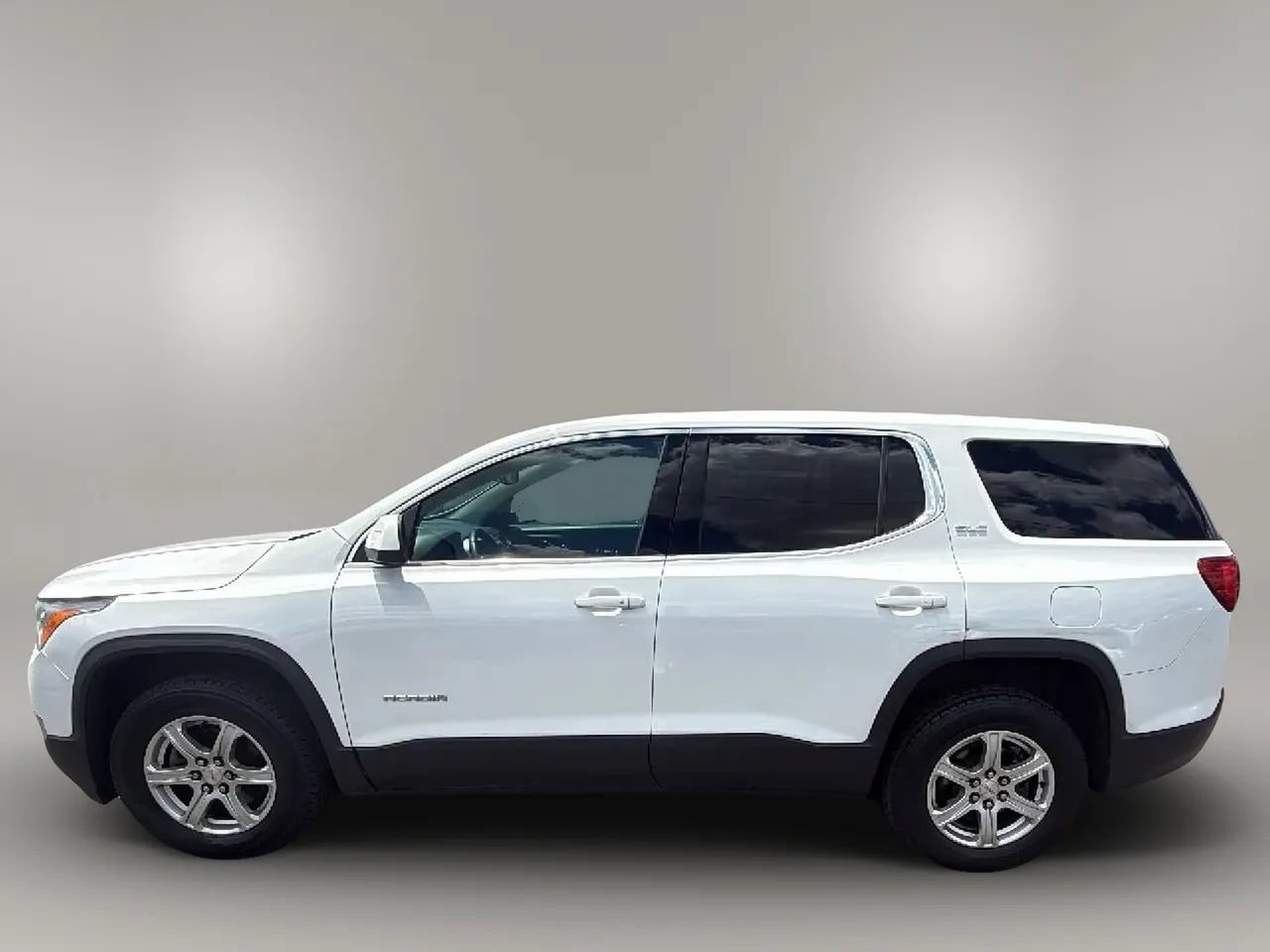 Used 2018 GMC Acadia SLE FWD image 2