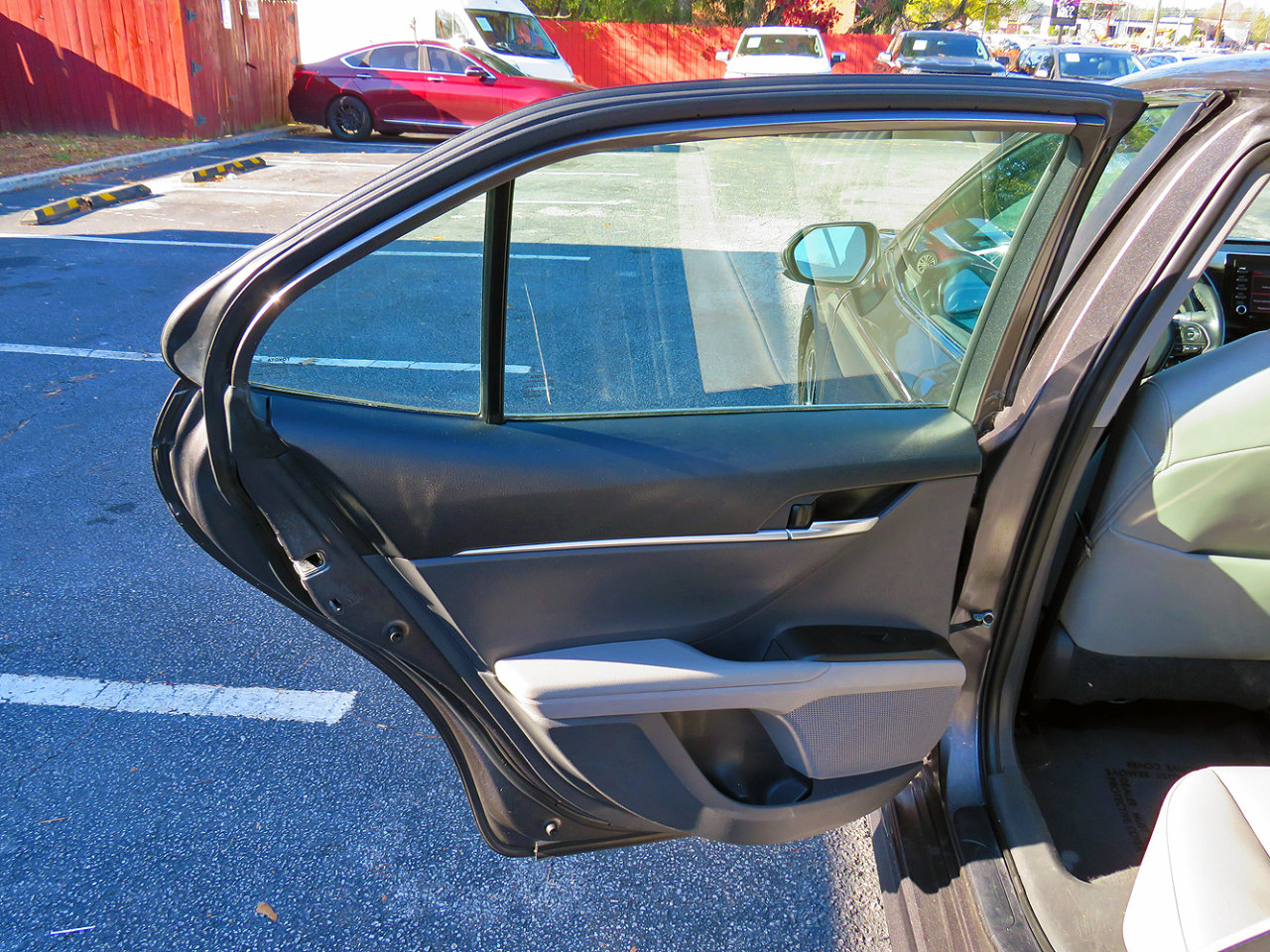 Used 2021 Toyota Camry SE image 15