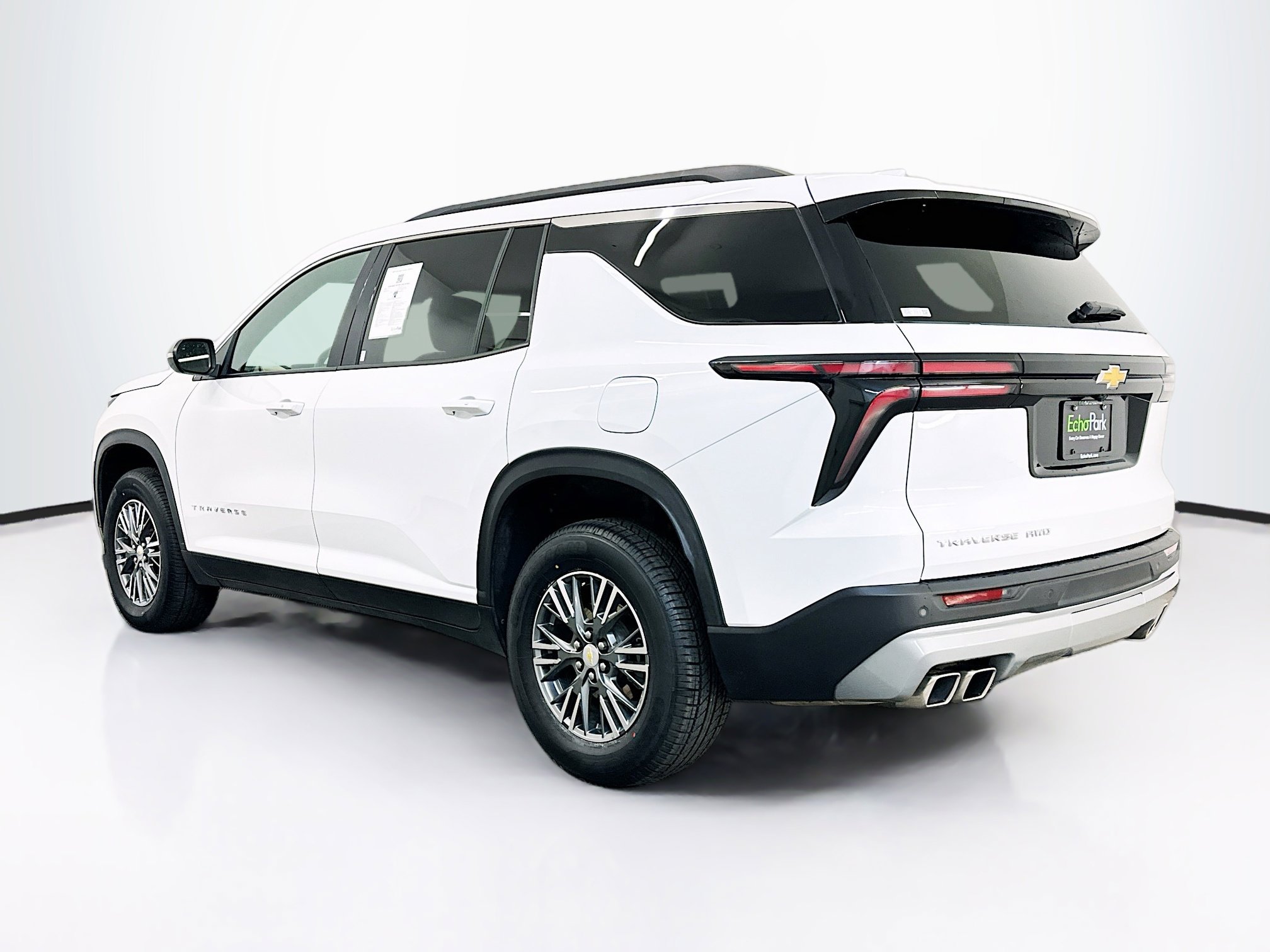 Used 2025 Chevrolet Traverse LT image 5