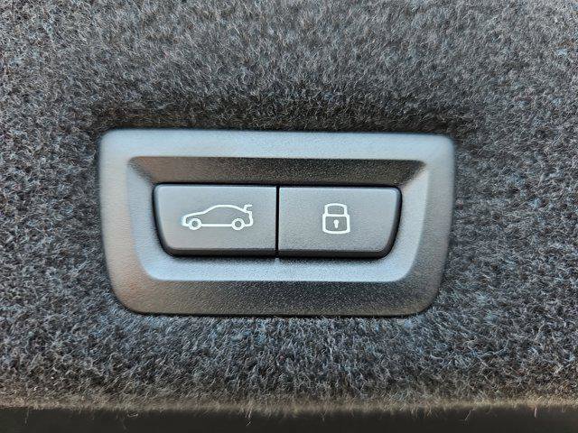 New 2025 BMW i7 xDrive60 image 13