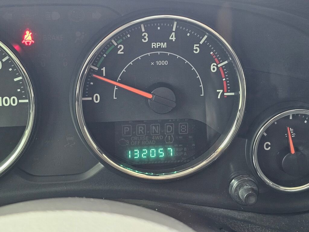 Used 2012 Jeep Wrangler Unlimited Sahara w/ Dual Top Group AWD/4WD image 31