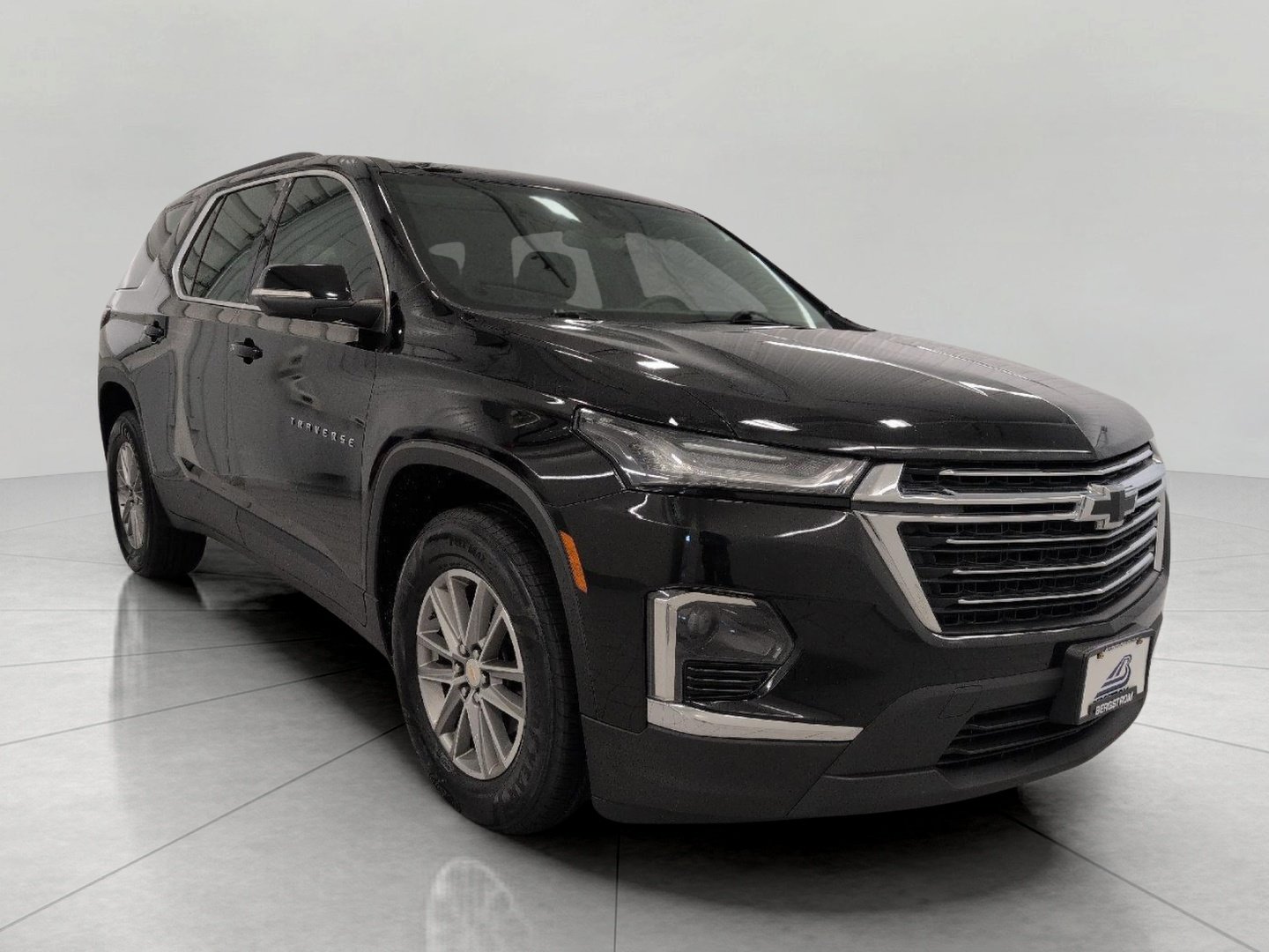 Used 2023 Chevrolet Traverse LT AWD/4WD image 1