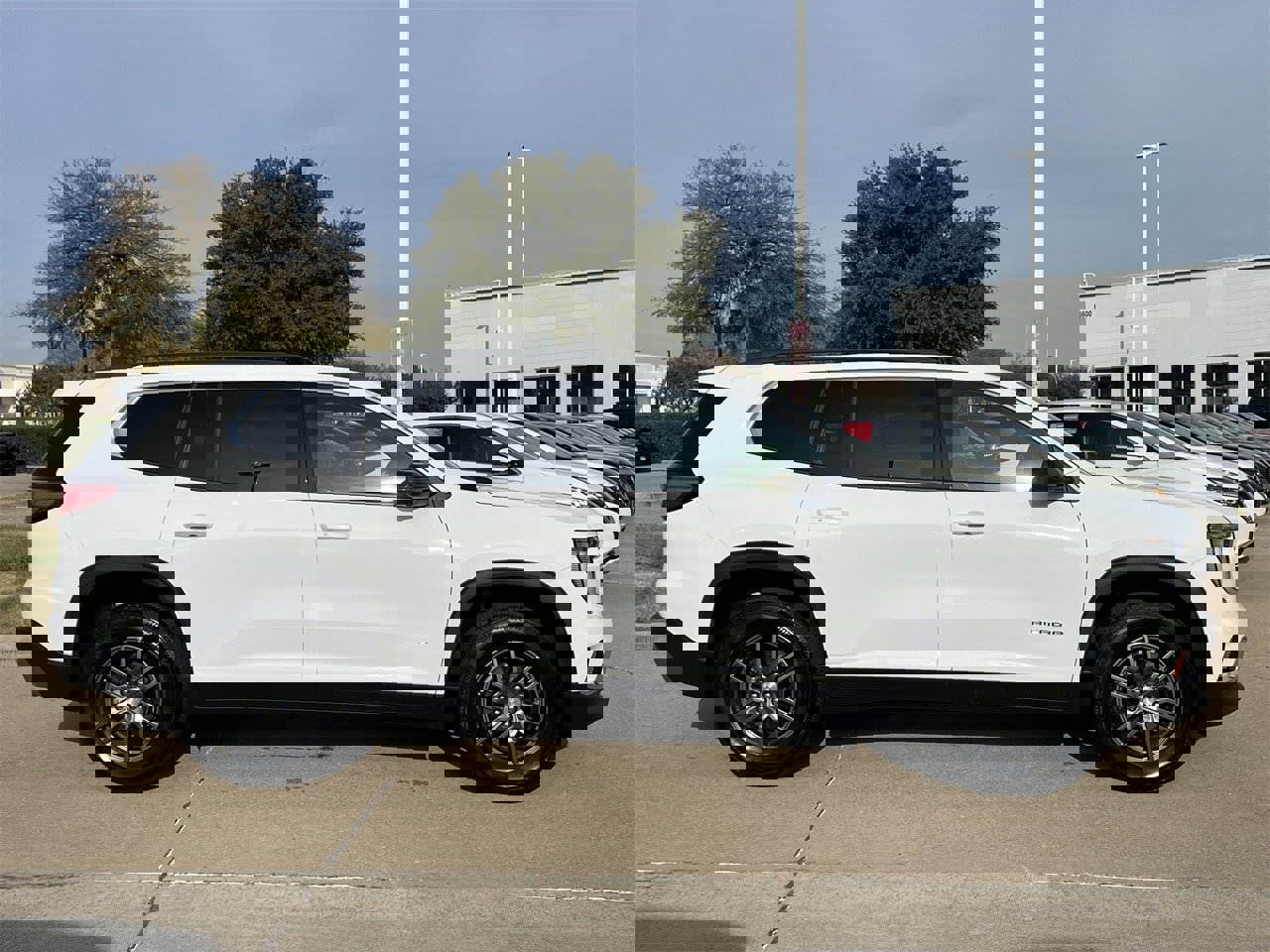 Used 2025 GMC Acadia Elevation image 6