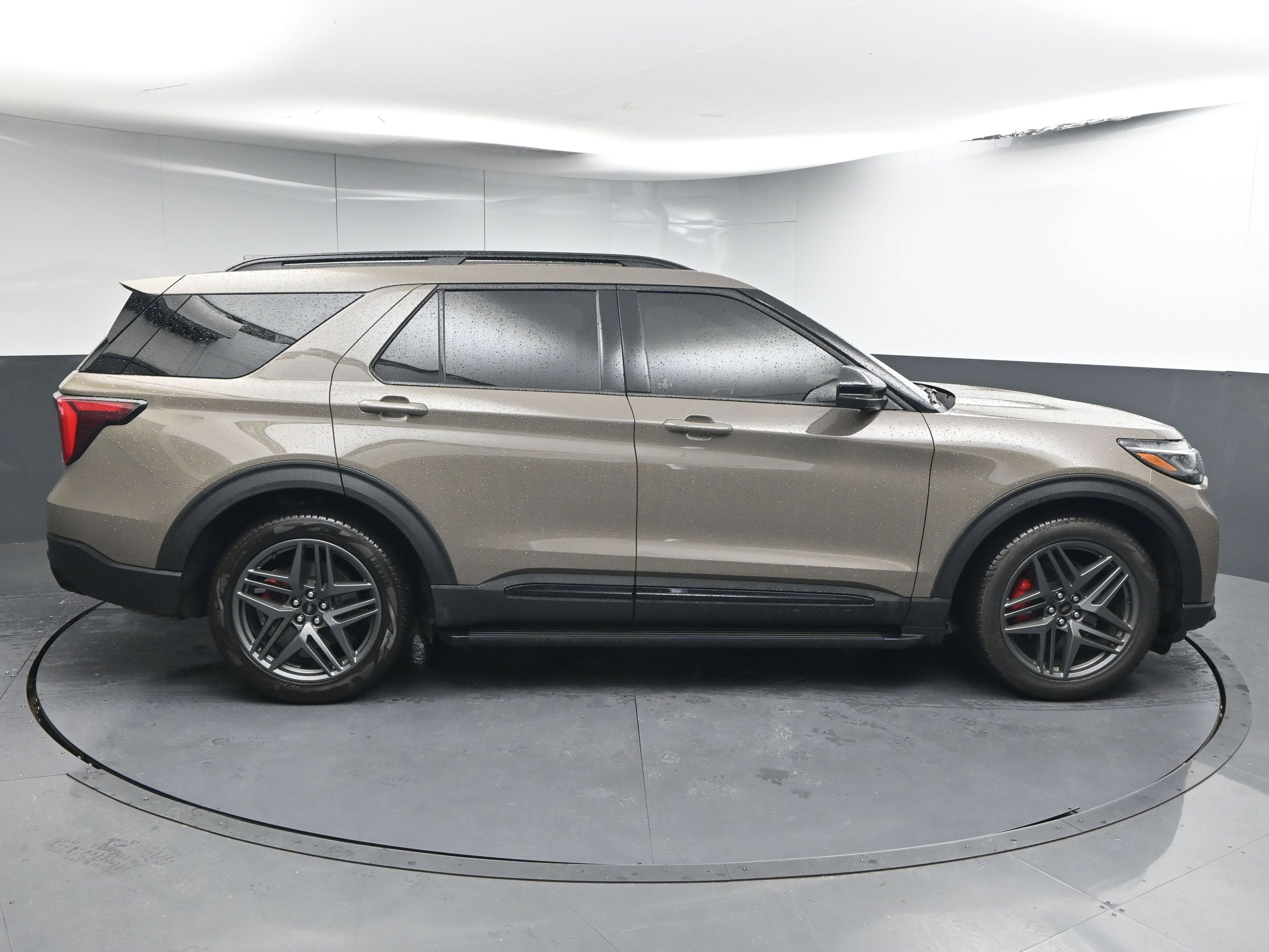 Used 2026 Ford Explorer ST w/ Sun And Sound Package image 9