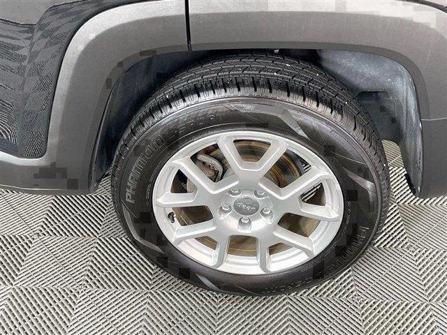 Used 2020 Jeep Renegade Latitude w/ Cold Weather Group AWD/4WD image 32