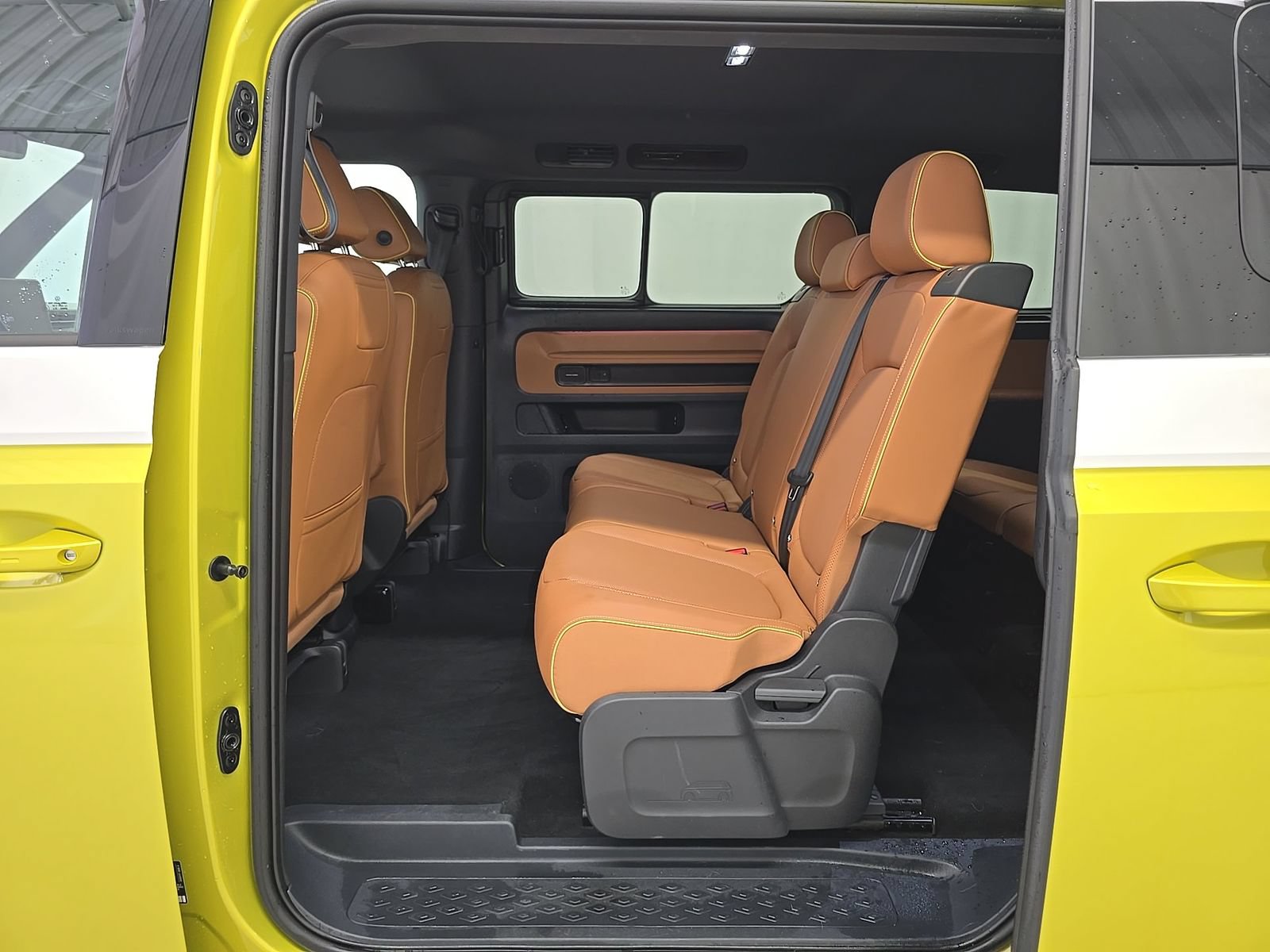 Used 2025 Volkswagen ID. Buzz Pro S Plus RWD image 9