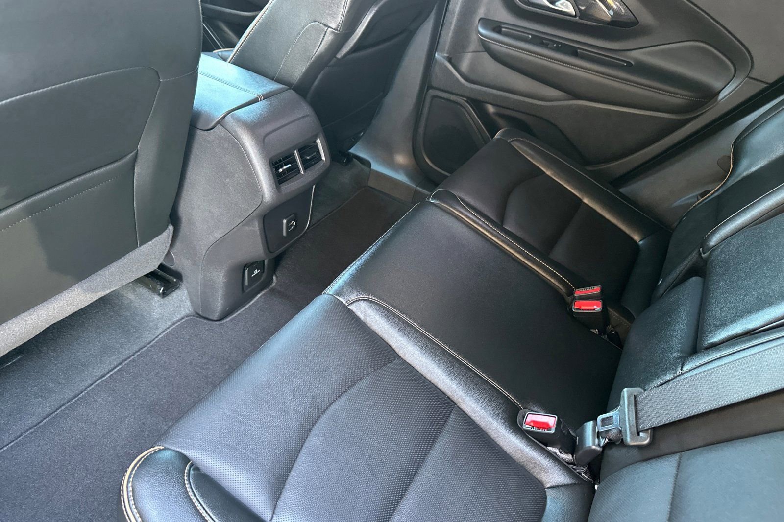 Used 2024 GMC Terrain AT4 w/ Infotainment Package II image 14