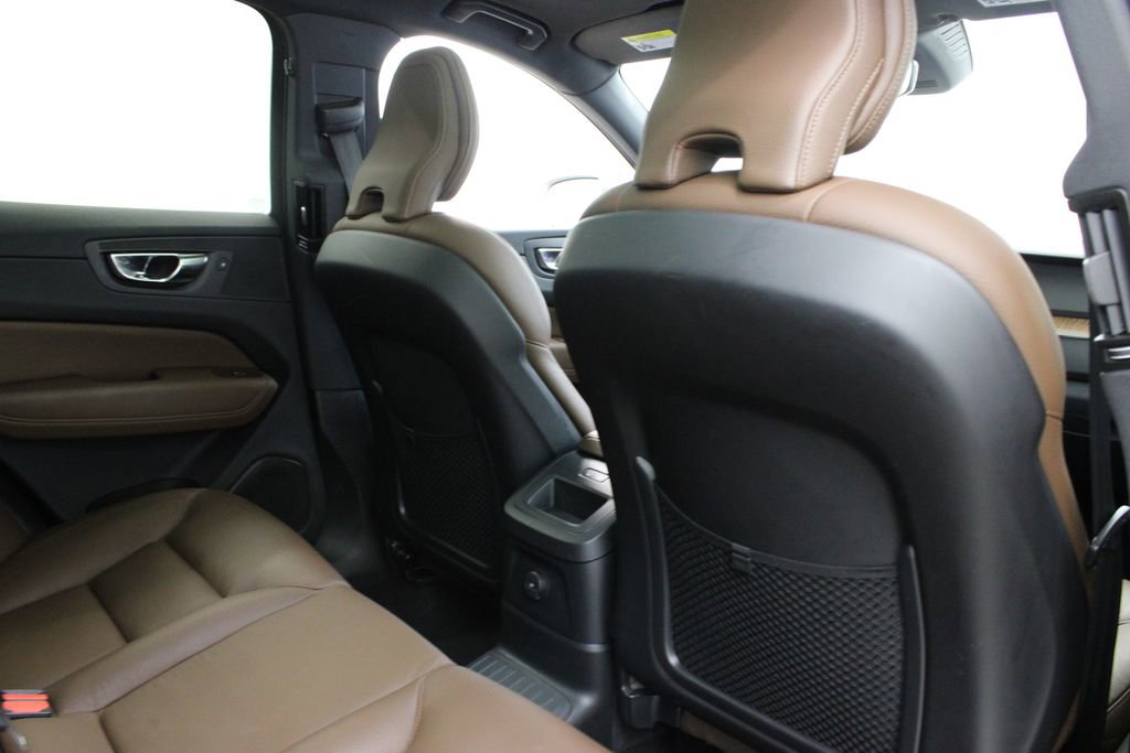 Used 2022 Volvo XC60 T8 Inscription Expression w/ Advanced Package AWD/4WD image 23